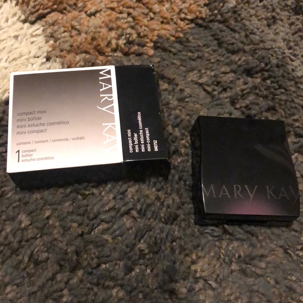 Mary Kay Compact Mini carrying case